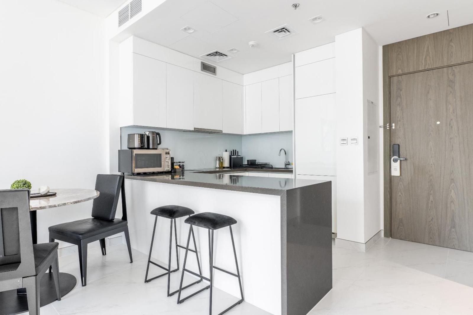 Apartment Modern 1br For 4 With Breathtaking Lagoon Views Dubai