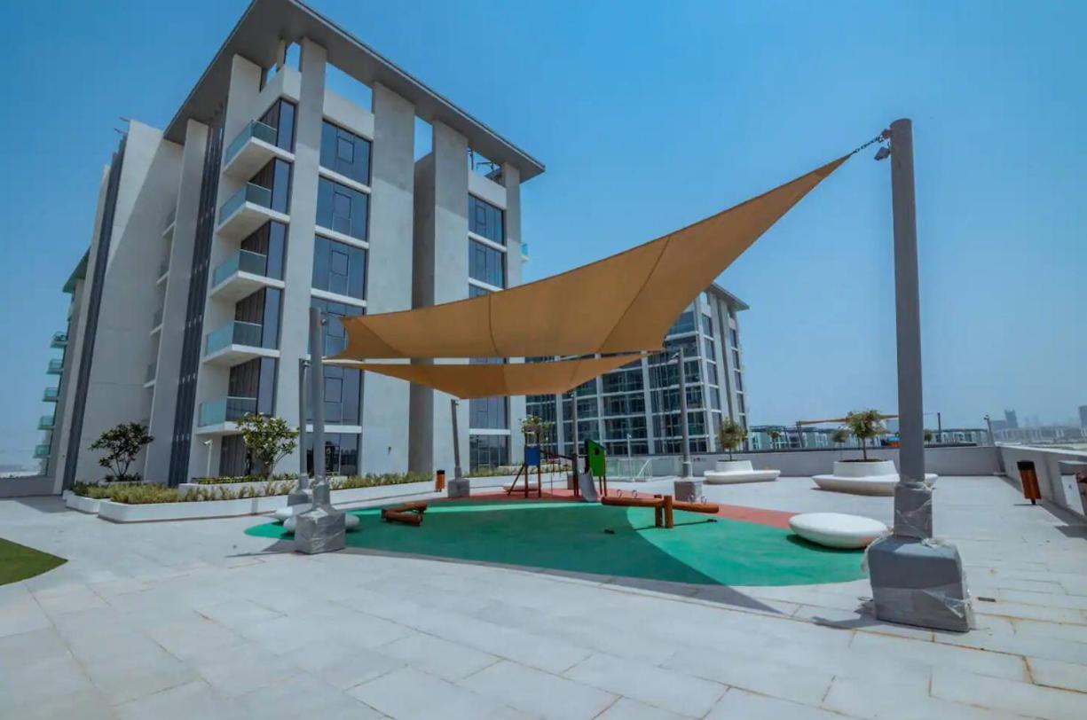 Modern 1br For 4 With Breathtaking Lagoon Views Dubai