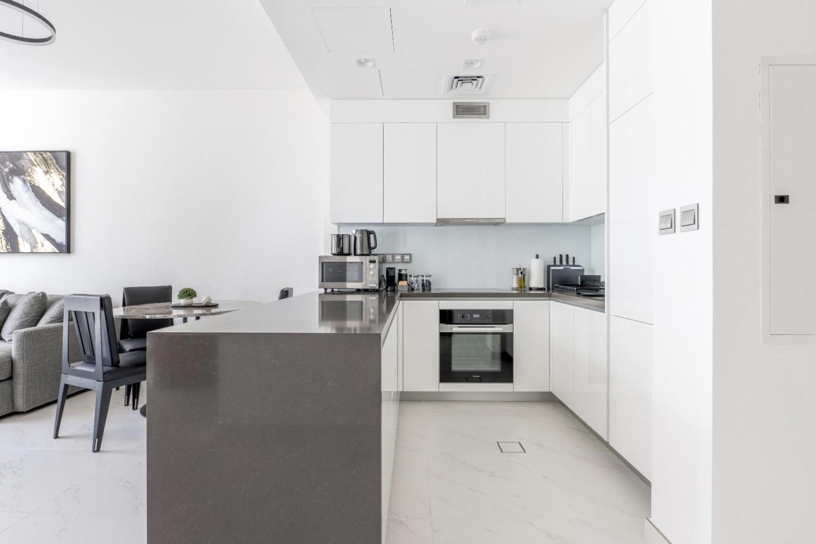 Modern 1br For 4 With Breathtaking Lagoon Views