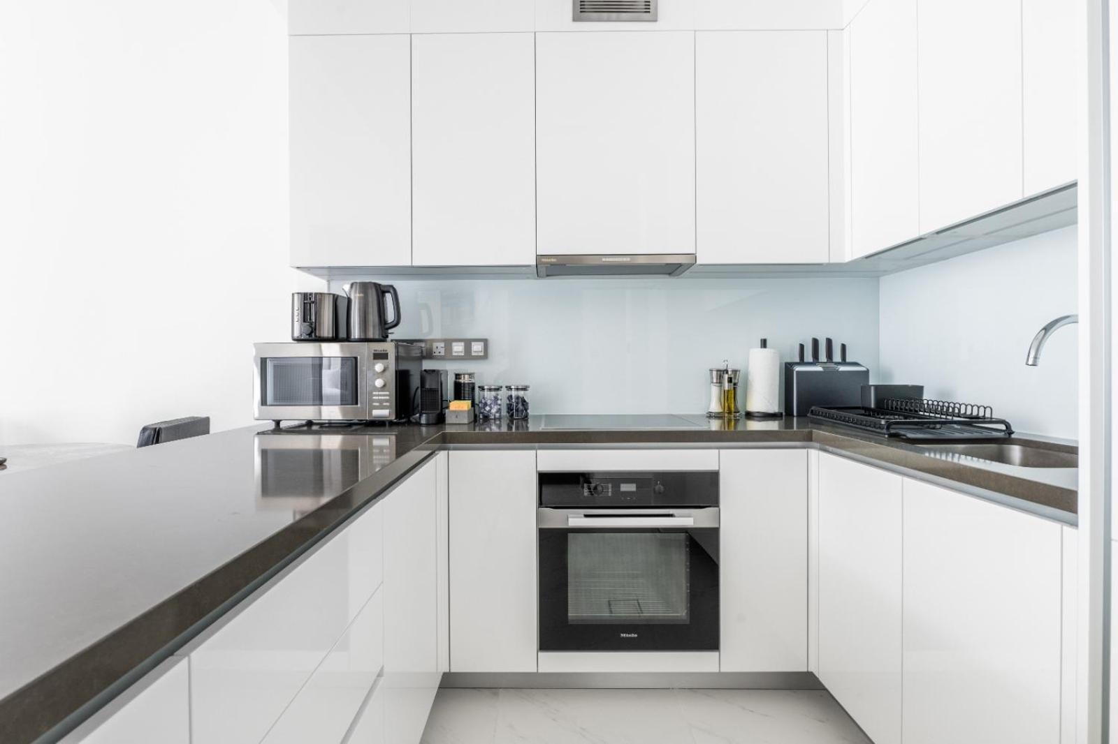 Modern 1br For 4 With Breathtaking Lagoon Views